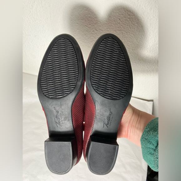 Trotters Melinda Slip-On‎ in Burgundy Snake size 6 flats work red shoes comfort - Picture 7 of 7